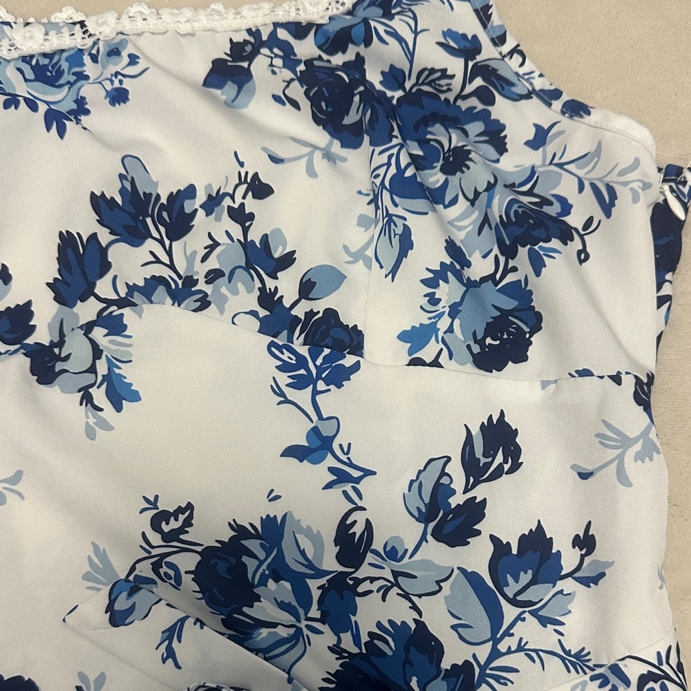 SHEIN Floral Blue and White Dress - Picture 3 of 6